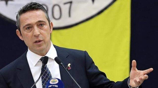 Fenerbahçe Başkanı Ali Koç soyunma odasına indi Futbolcuları azarladı
