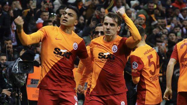 Beşiktaş, Galatasaray’a 2-1 mağlup oldu