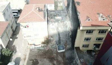Kadıköy’de 3 kişinin hayatını kaybettiği bina yıkıllıyor
