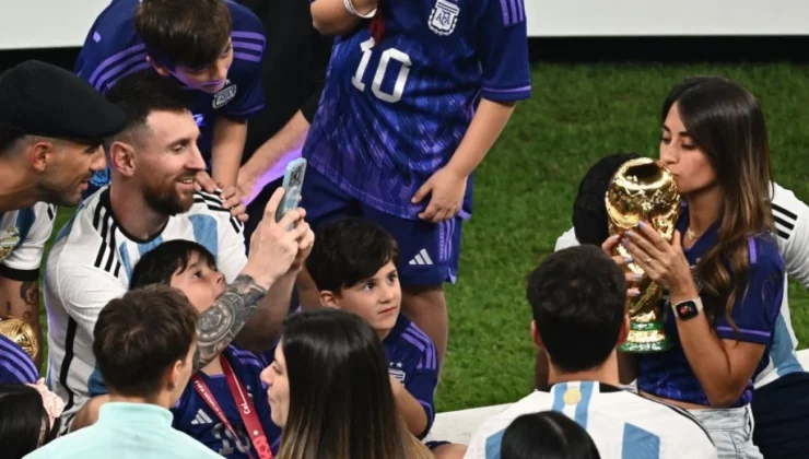 Lionel Messi, eşini Dünya Kupası’yla fotoğrafladı